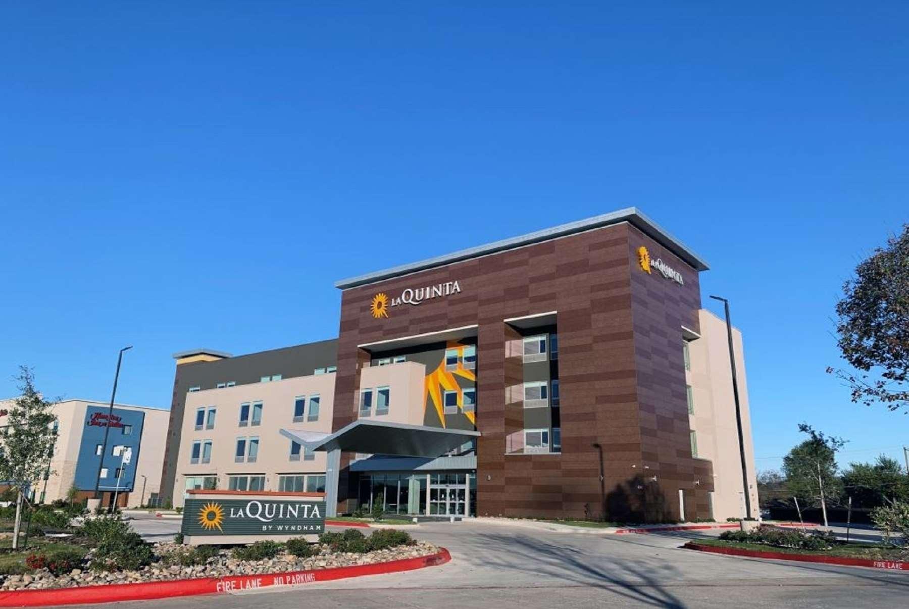 La Quinta Inn & Suites By Wyndham Dallas/Fairpark Dış mekan fotoğraf